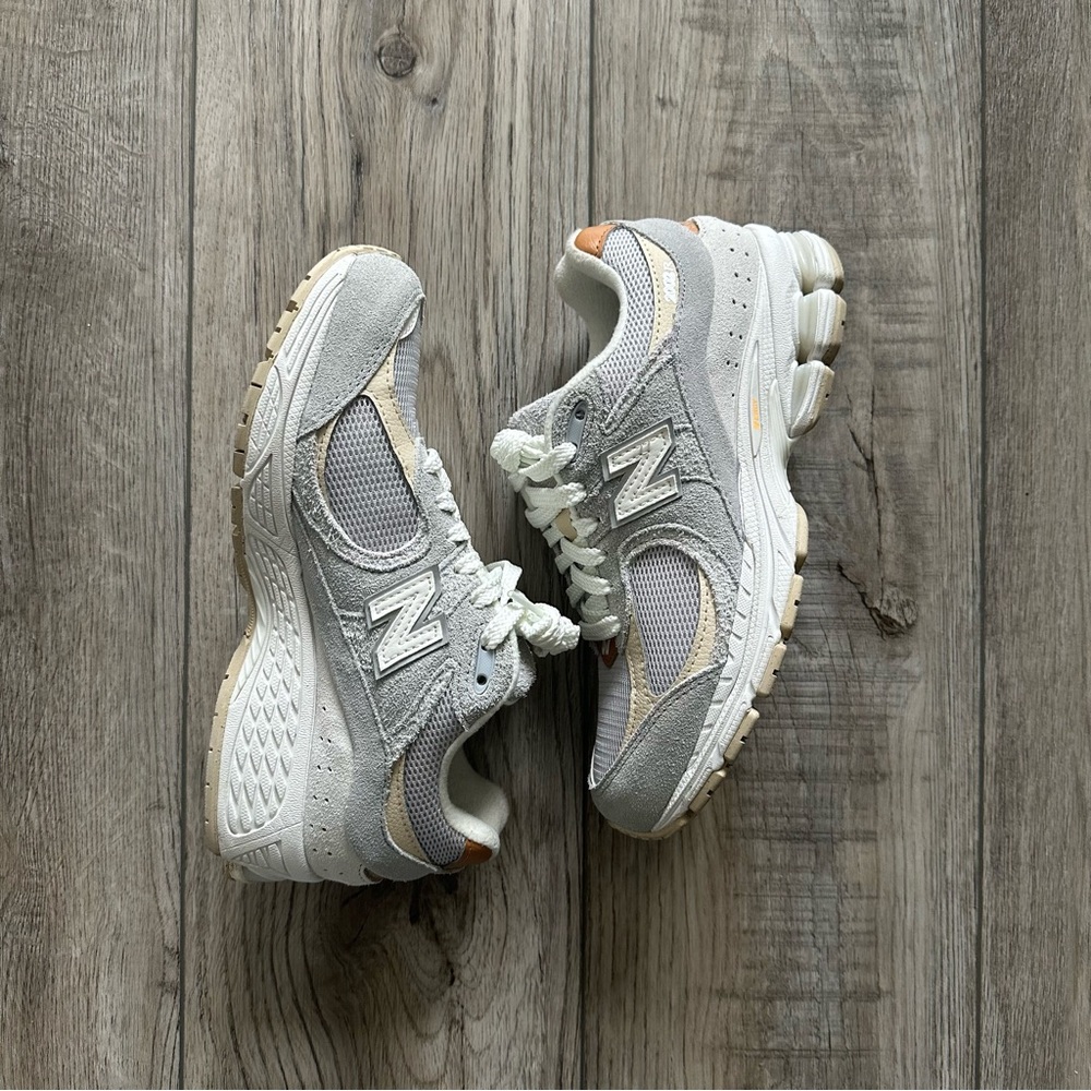 New Balance 2002R Sneakers